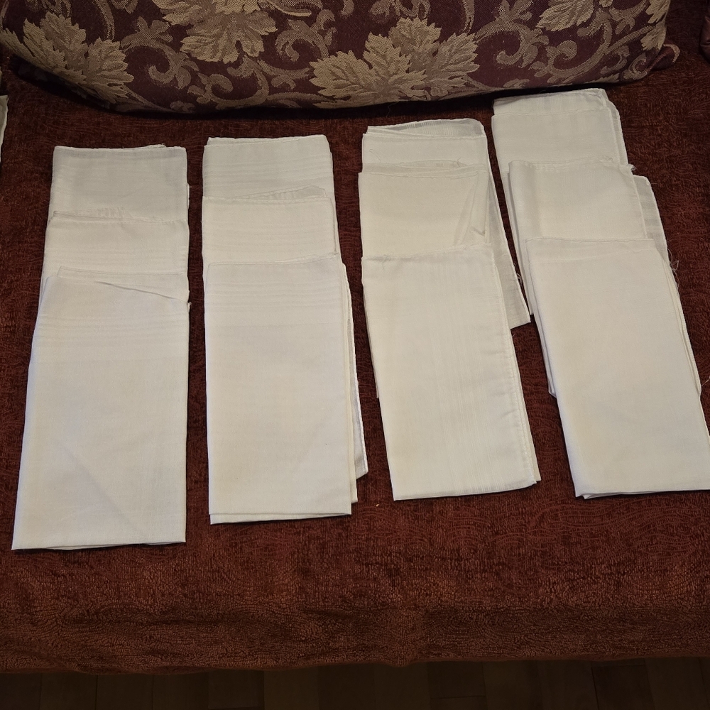 🧺 Lot of 12 Vintage Men’s Handkerchiefs – 16" x 15", White Cotton - Picture 2 of 12